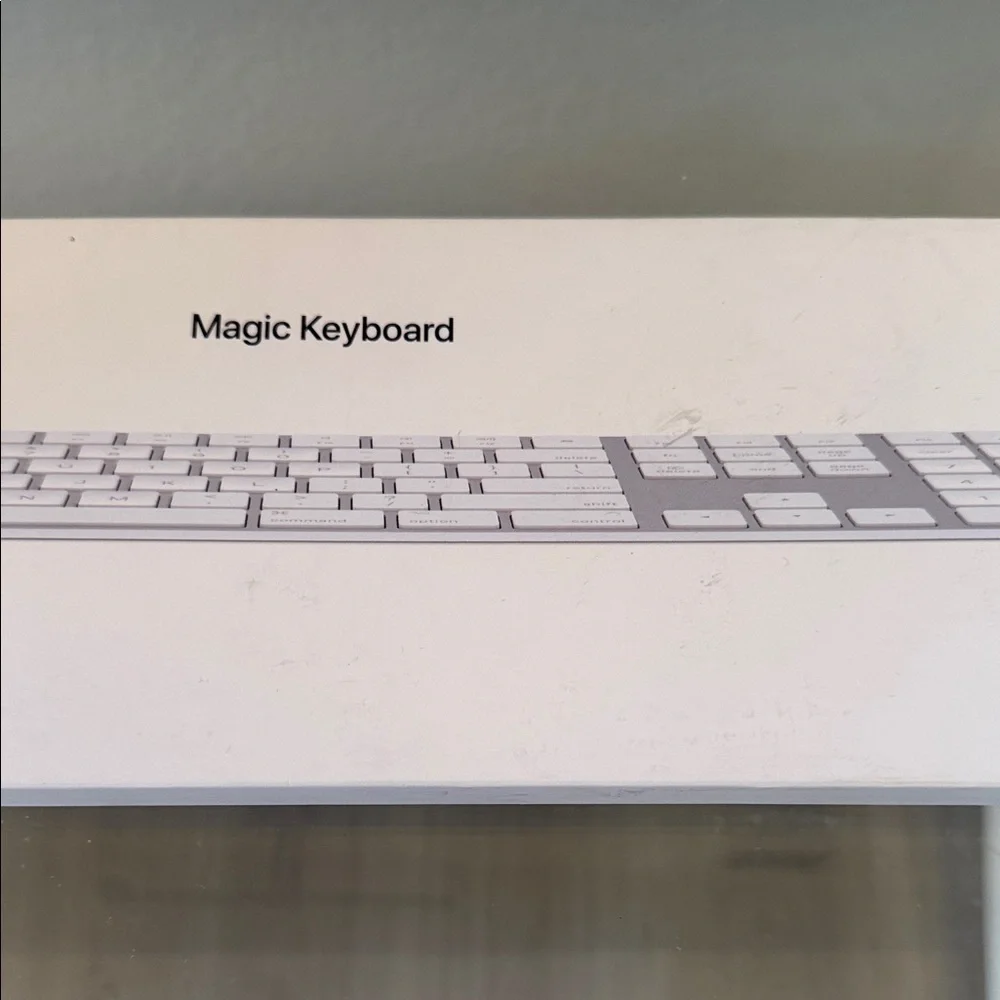 Apple Magic Keyboard in White and Silver